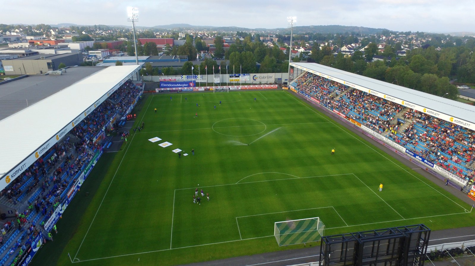 Fredrikstad-kamp og pinseprogram på Jotun Arena
